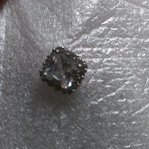 Earring - Picture 5 of 6